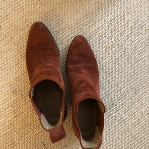 Everlane boots in cognac